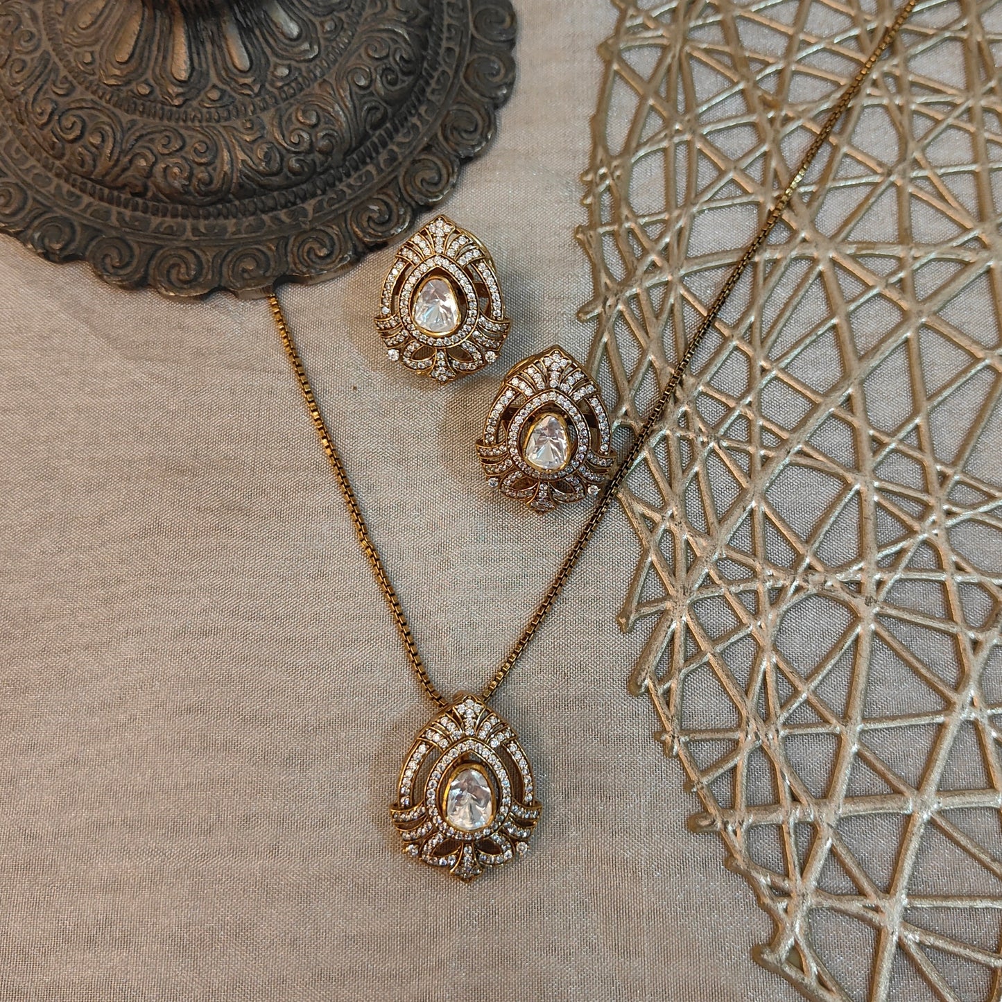 Regal Teardrop Set